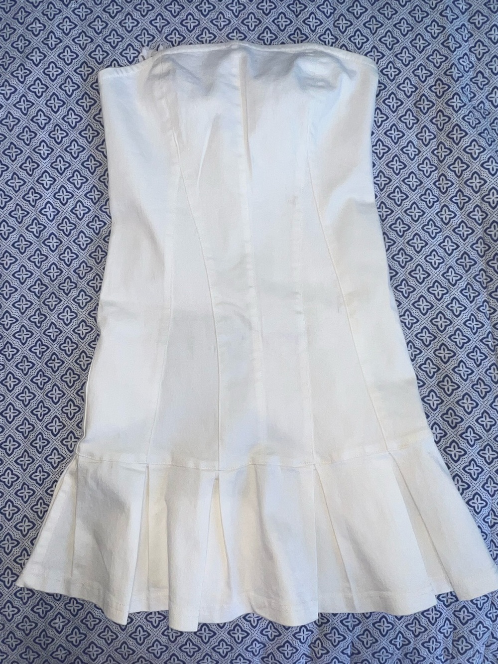 UO Brandi Denim Strapless Mini
Dress In White new with tags
